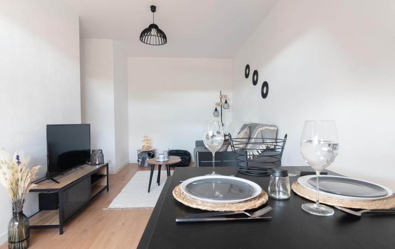Apartamento Bienvenue Chez Vous Tres Calme Et En Plein Centre Mantes-la-Jolie Exterior foto